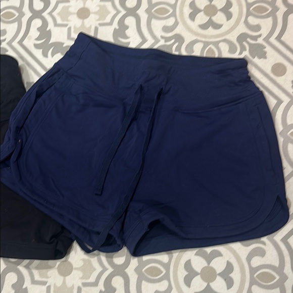 Zyia Hybrid shorts size small - Picture 2 of 4